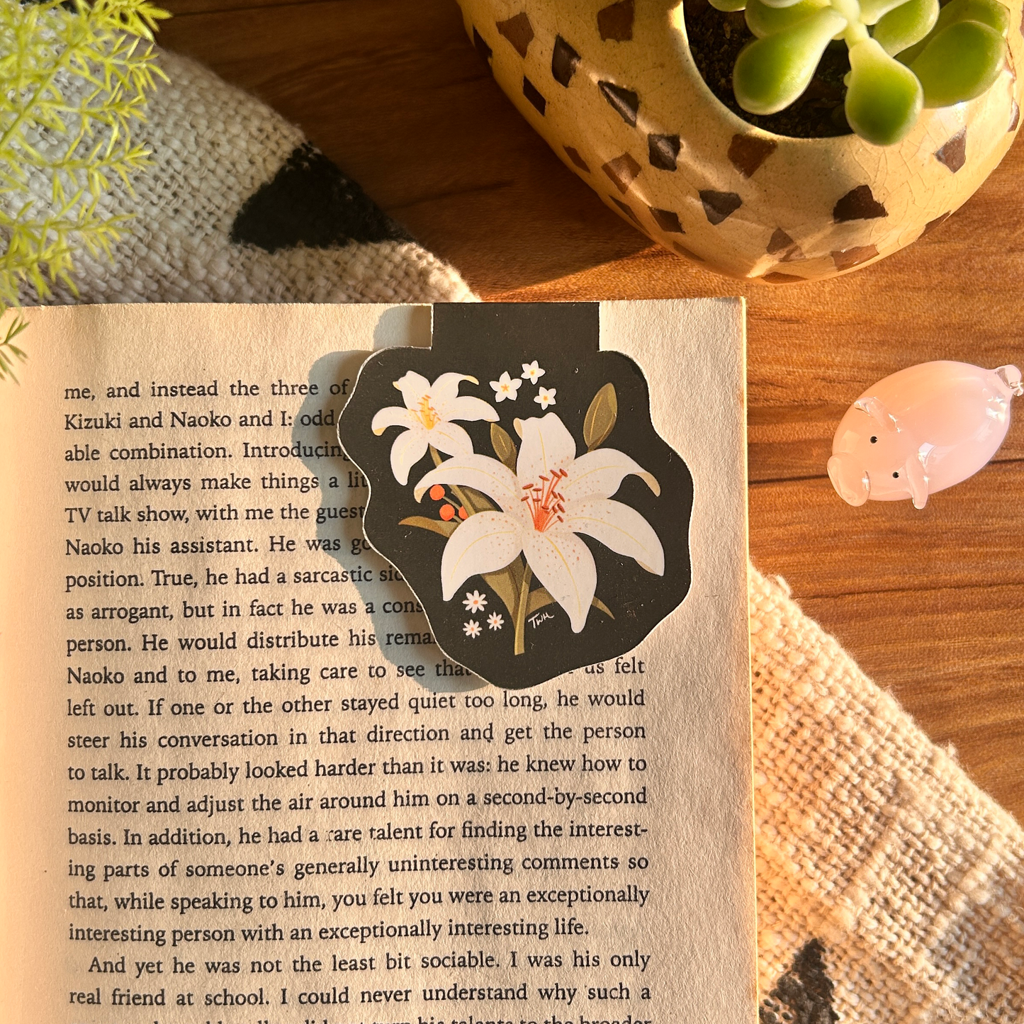 Lily Bunch - Floral Magnetic Bookmark